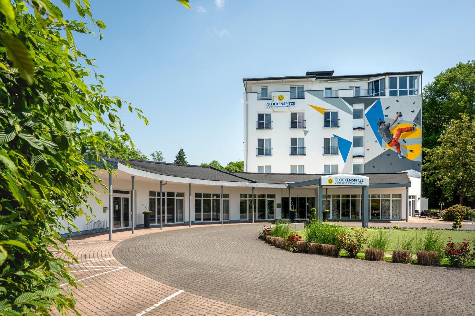 Sport- & Seminarhotel Glockenspitze Altenkirchen  Exterior photo